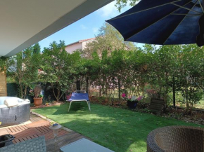 Appartement entier Cozy Rdj Parking gratuit, proche tramway, stade OL, ARENA, Eurexpo, Aéroport StExupéry, Gare TGV Lyon Partdieu